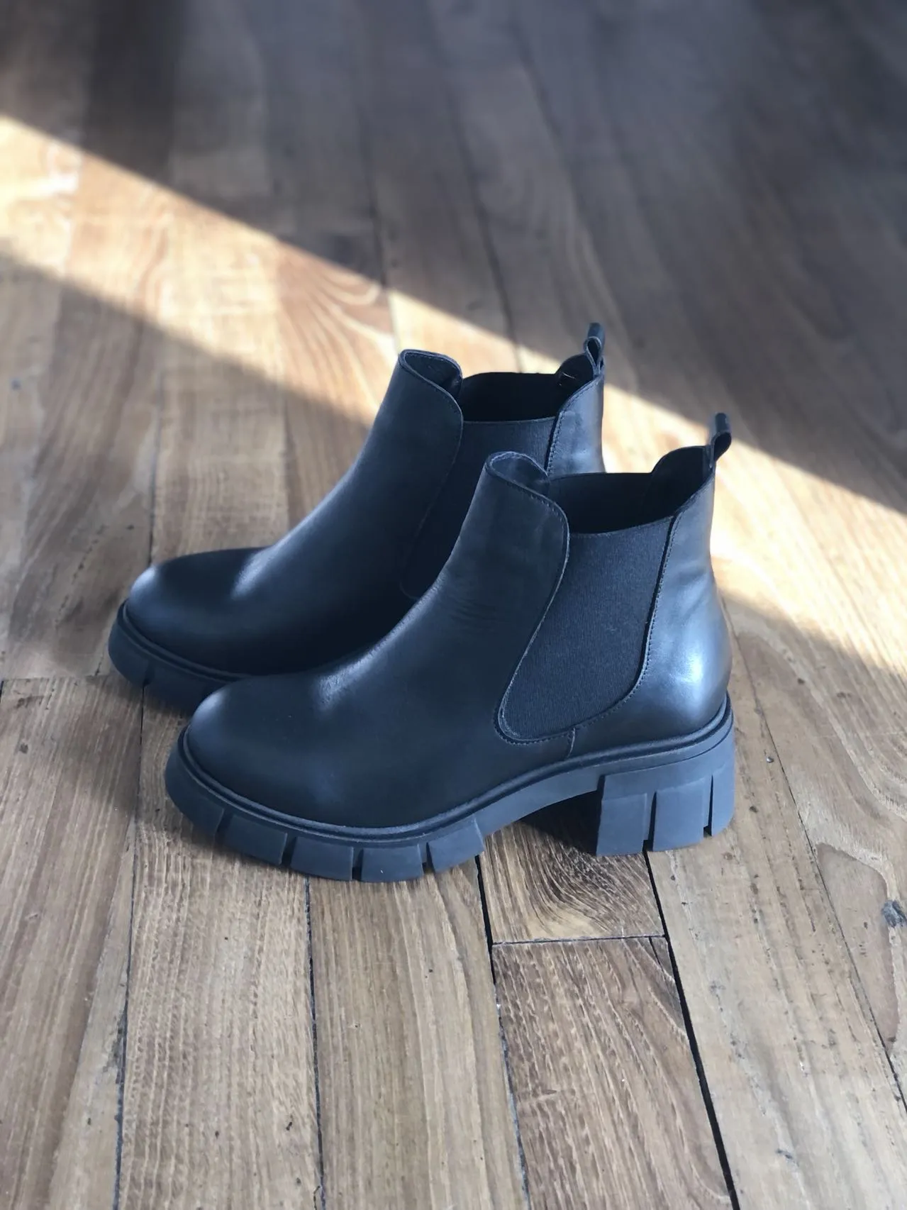 Chelsea boots femme plateforme , en Cuir noir