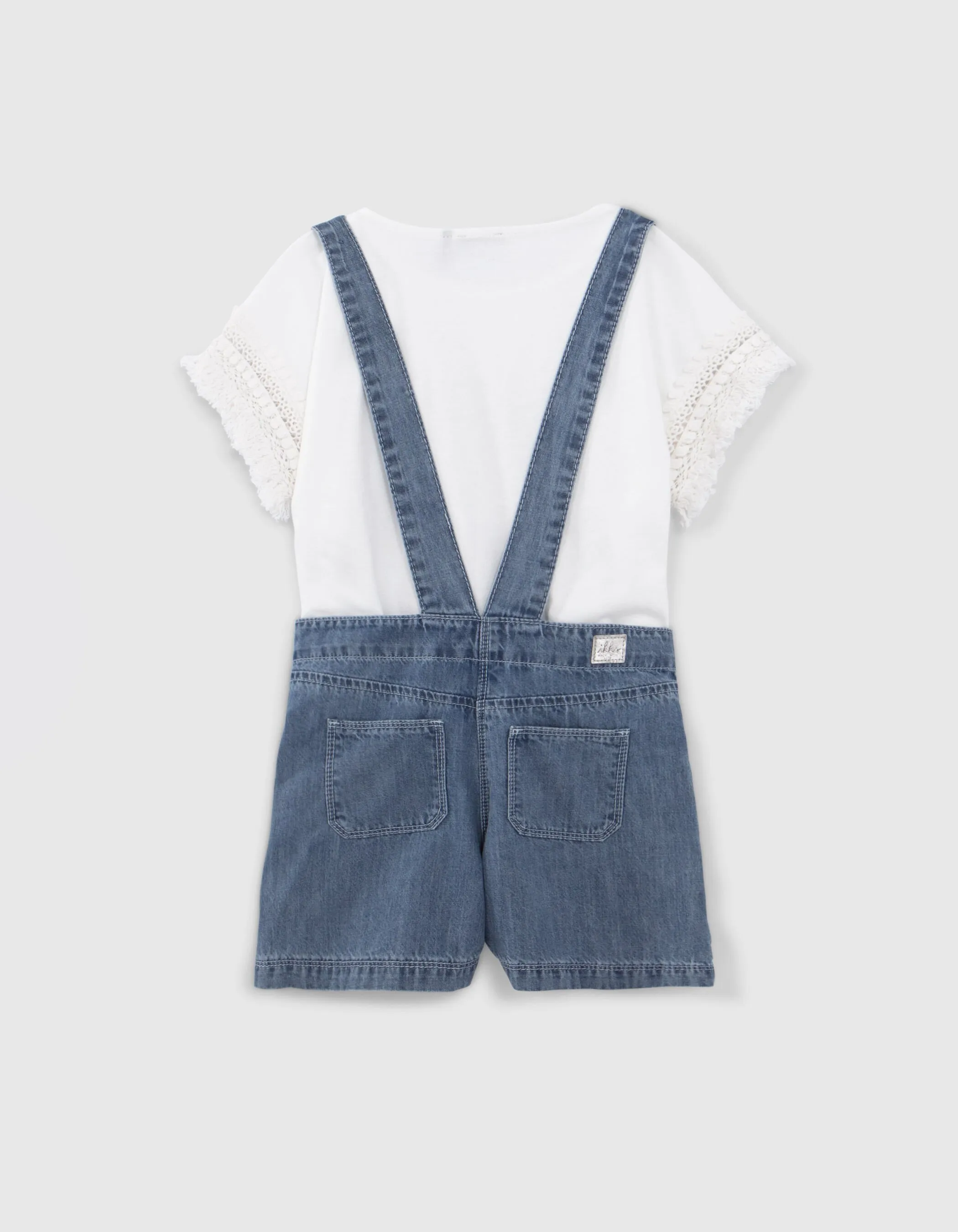 Ensemble salopette-short en jean et T-shirt blanc fille