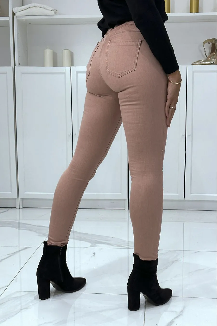 Jean slim rose extensible avec poches et fermeture zip