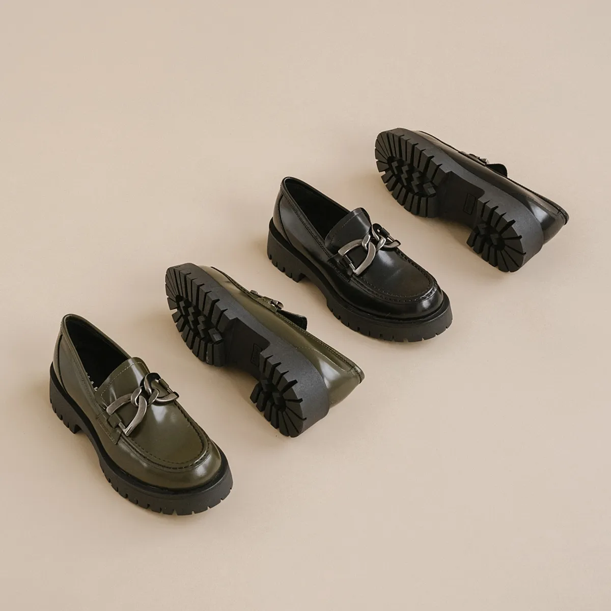 Mocassins à talons plats et mors en cuir glacé noir pour Femme | Jonak