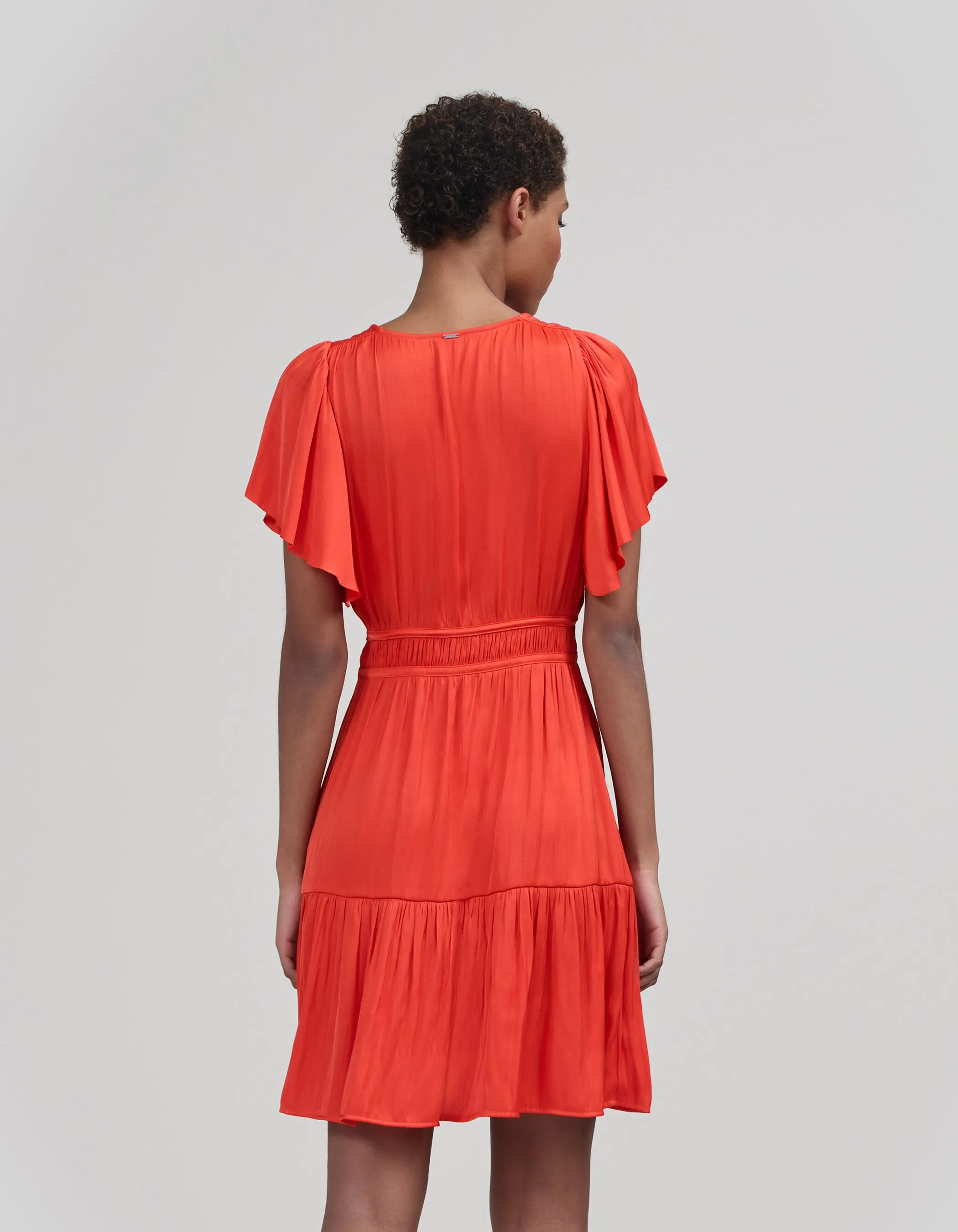 Robe orange froissée manches papillon Femme