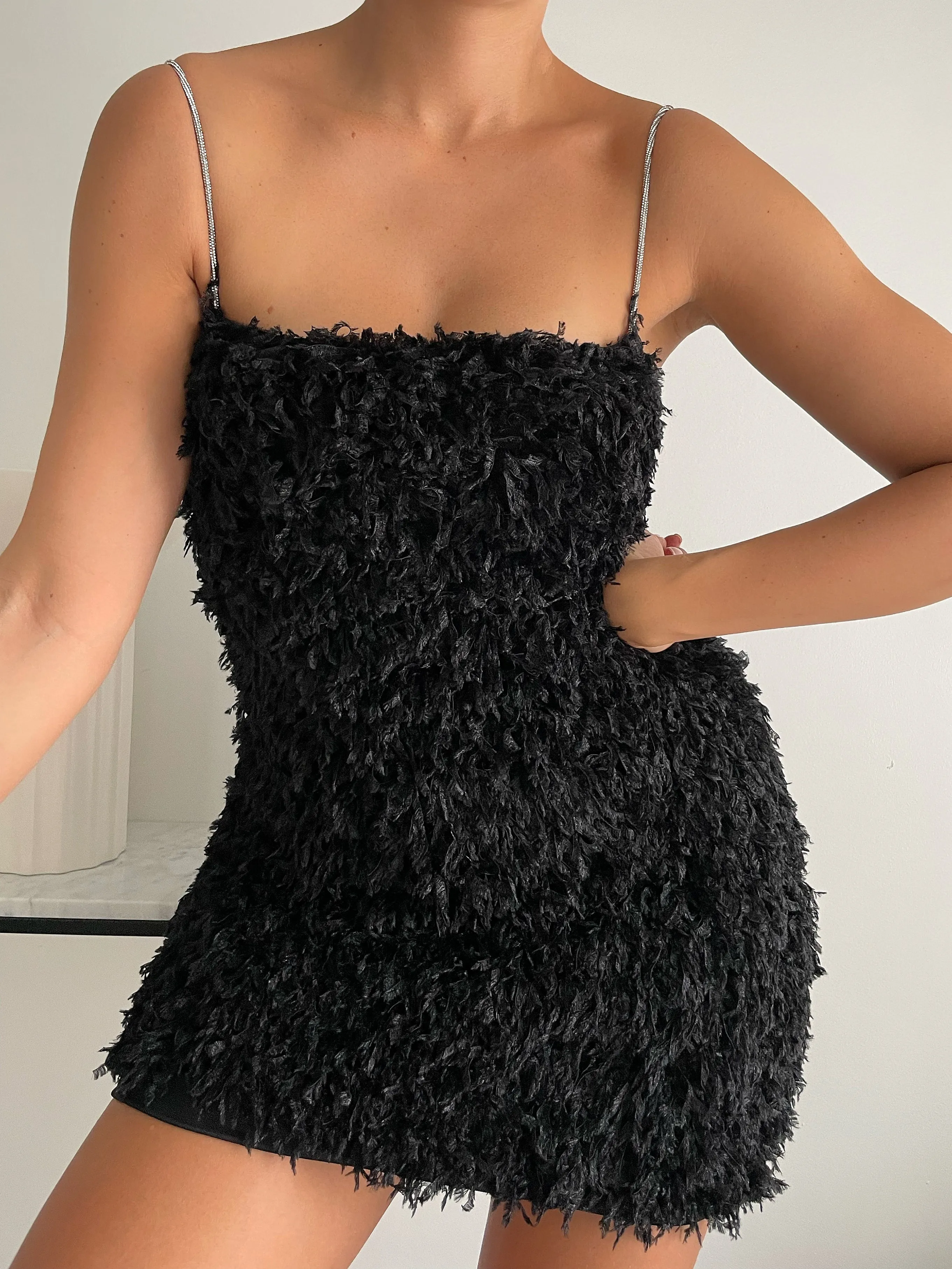 Robe à plumes et bretelles à strass Tara