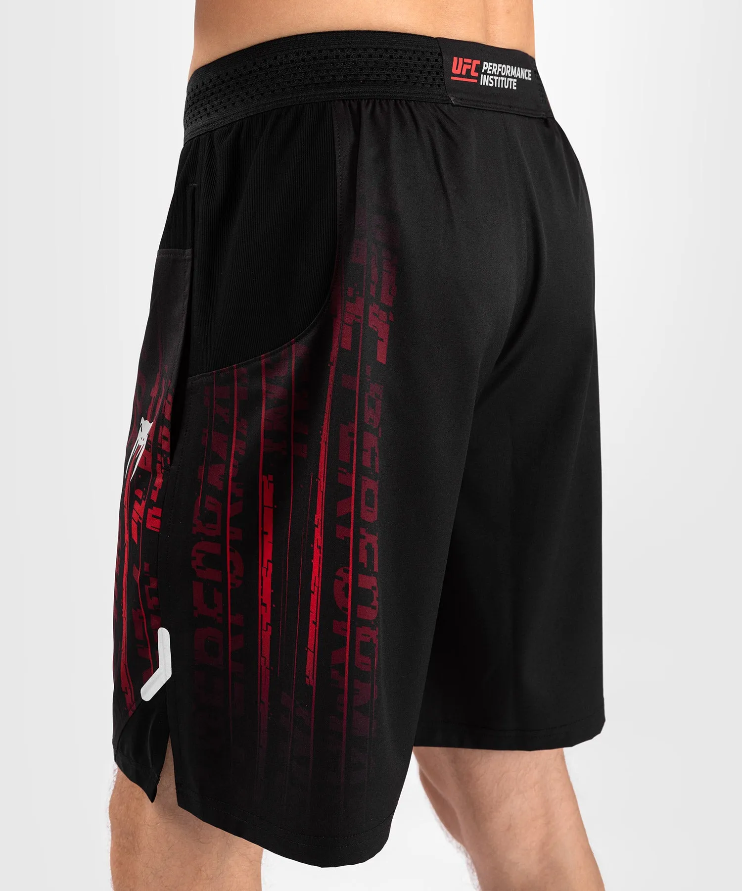 Short de performance pour hommes UFC Venum Performance Institute 2.0 - Noir/Rouge