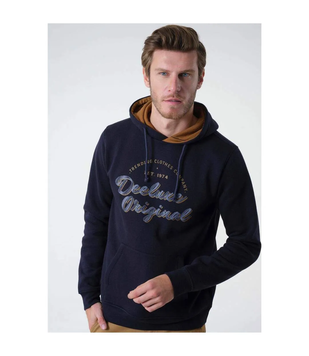 Sweat à capuche et logo SHUNK