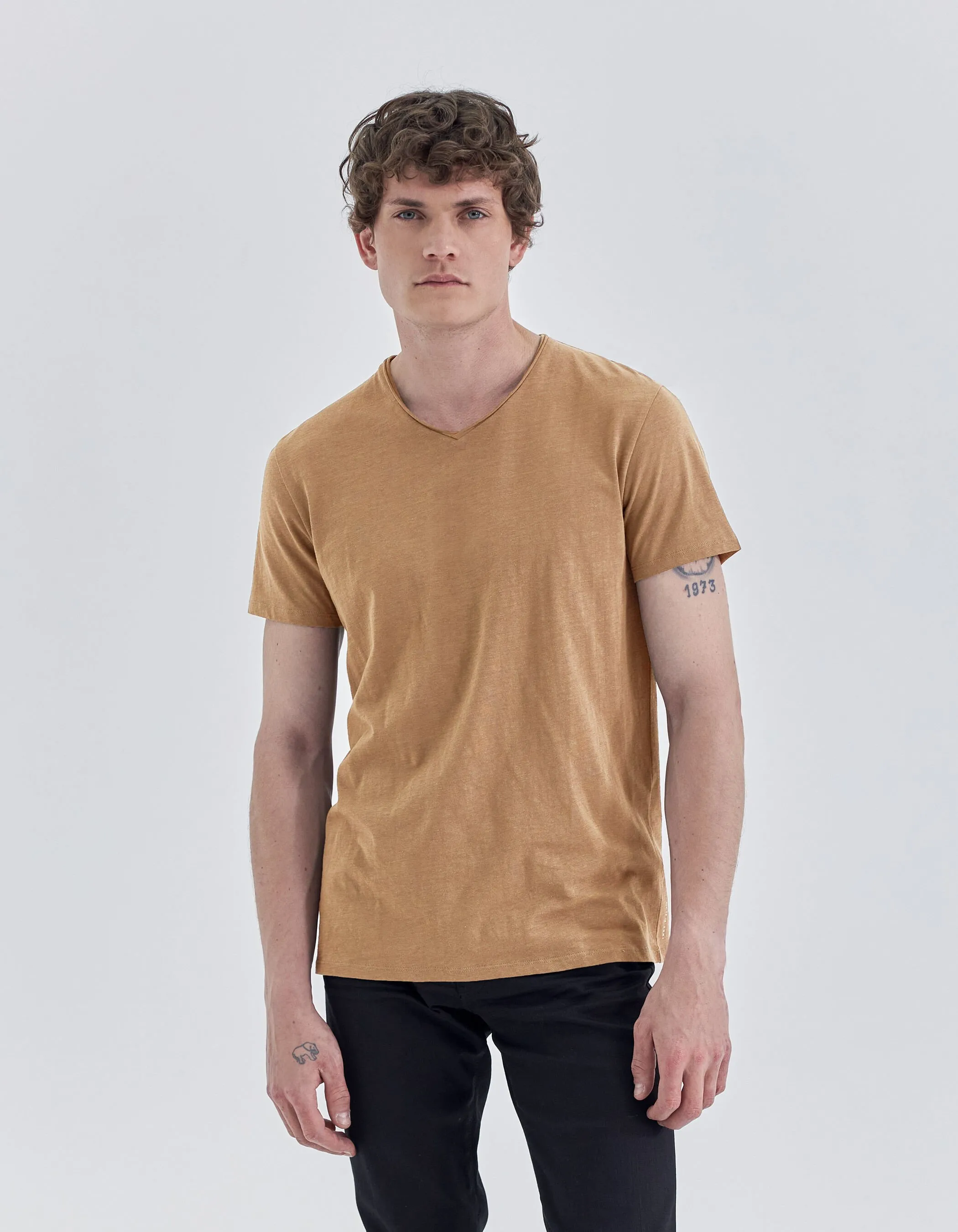 T-shirt L'Essentiel cappuccino encolure V Homme