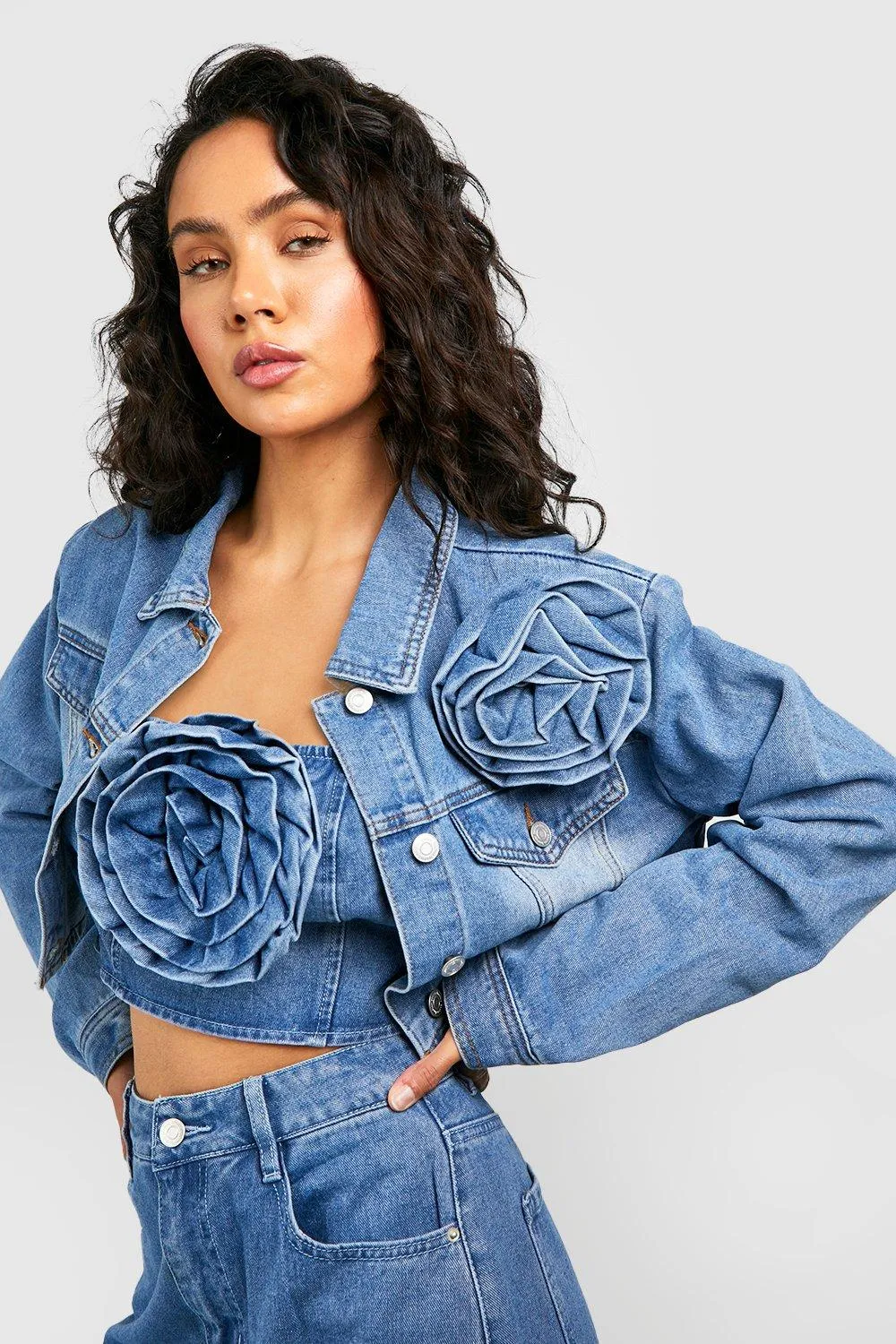 Veste courte en jean à fleur 3D