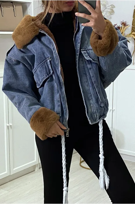 Veste en jean bleue à fausse fourrure camel et capuche