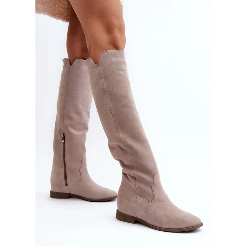 Zazoo 3407 Bottes hauteur genou en daim à talons plats cappuccino beige